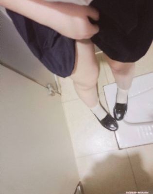 av制服丝袜白丝国产网站_720完整视频观看